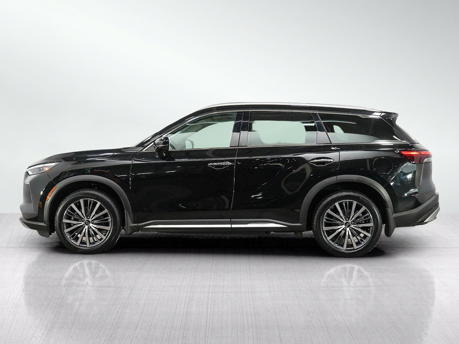Used 2025 INFINITI QX60 Sensory AWD/4WD image 2
