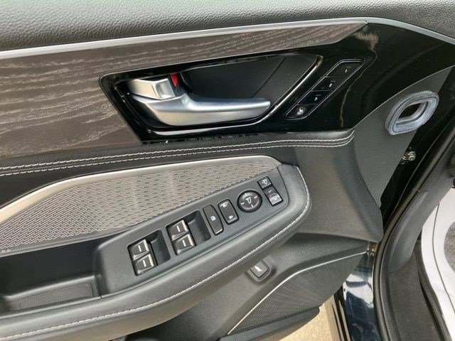 Used 2023 Acura MDX SH-AWD w/ Advance Package image 11