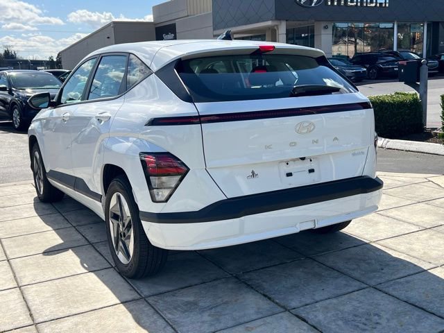 Certified 2025 Hyundai Kona SE image 7