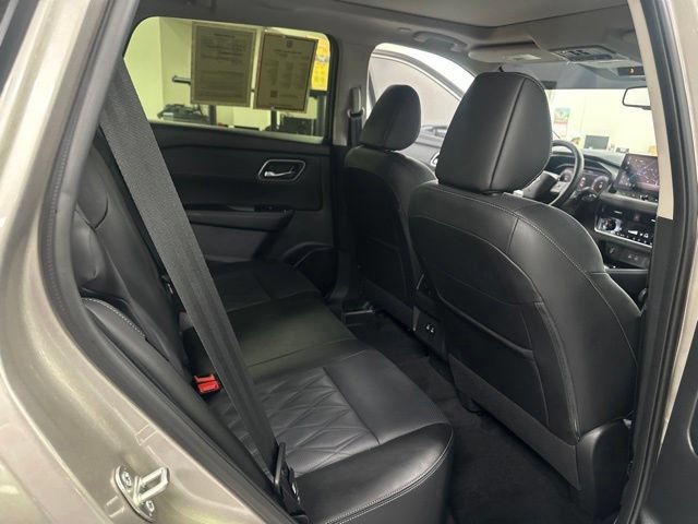 Used 2025 Nissan Rogue Platinum AWD/4WD image 22