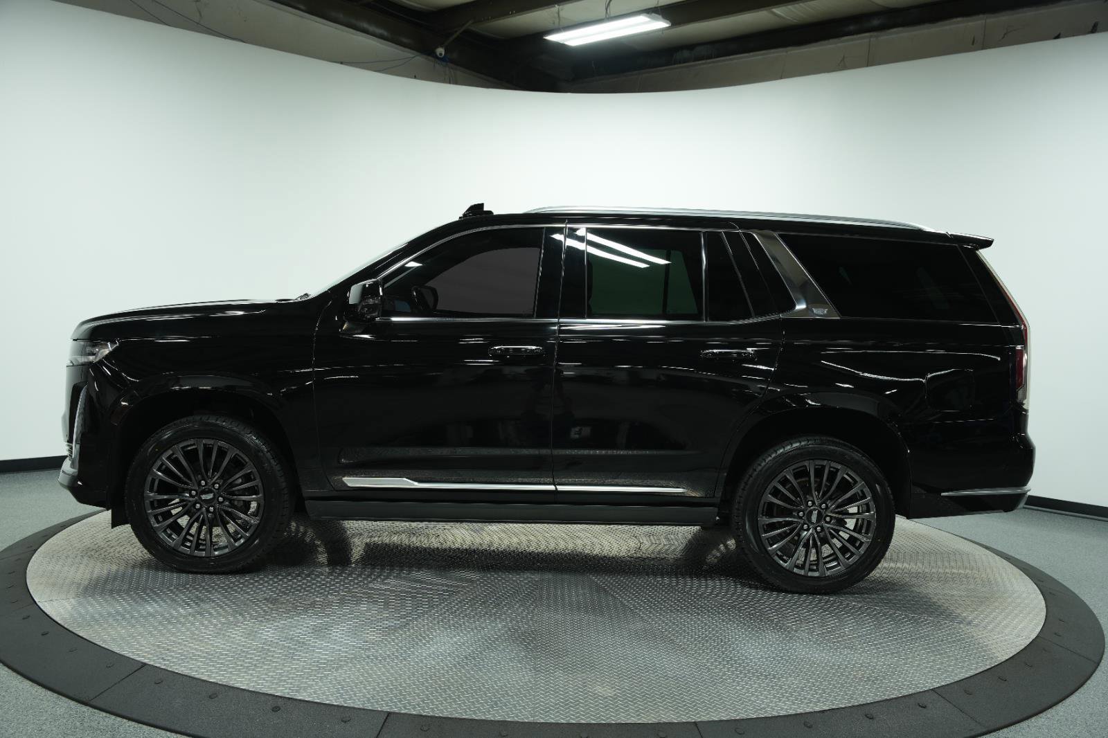 Used 2022 Cadillac Escalade Premium Luxury w/ Performance Package image 6