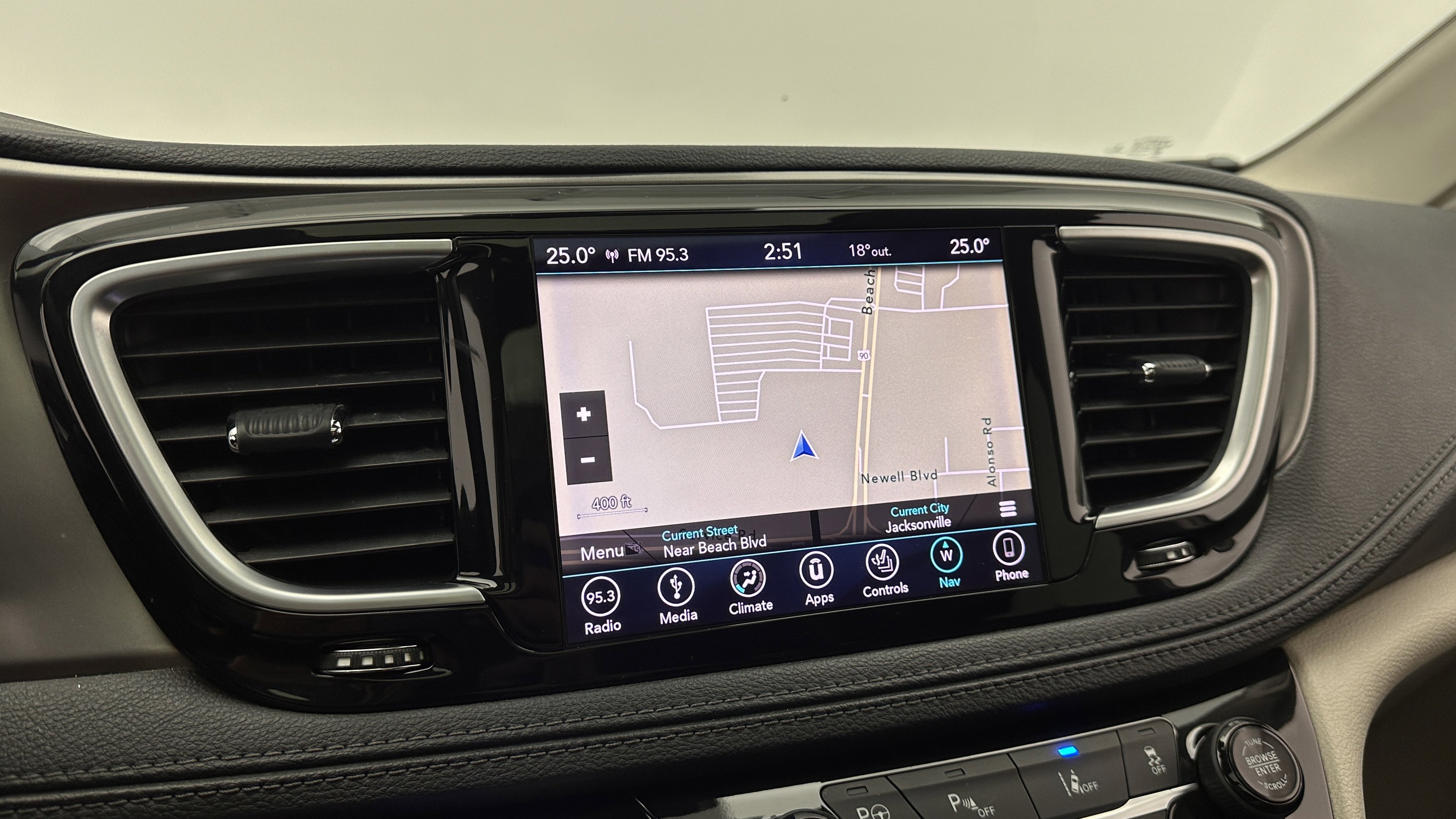 Used 2018 Chrysler Pacifica Limited w/ Advanced Safetytec Group FWD image 5