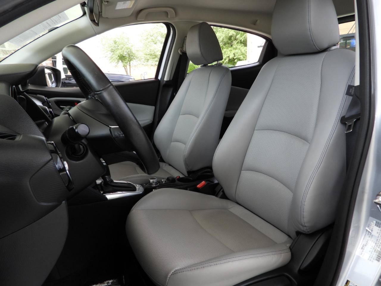 Used 2020 Toyota Yaris XLE FWD image 42