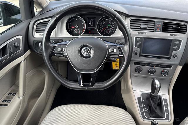 Used 2016 Volkswagen Golf S image 15