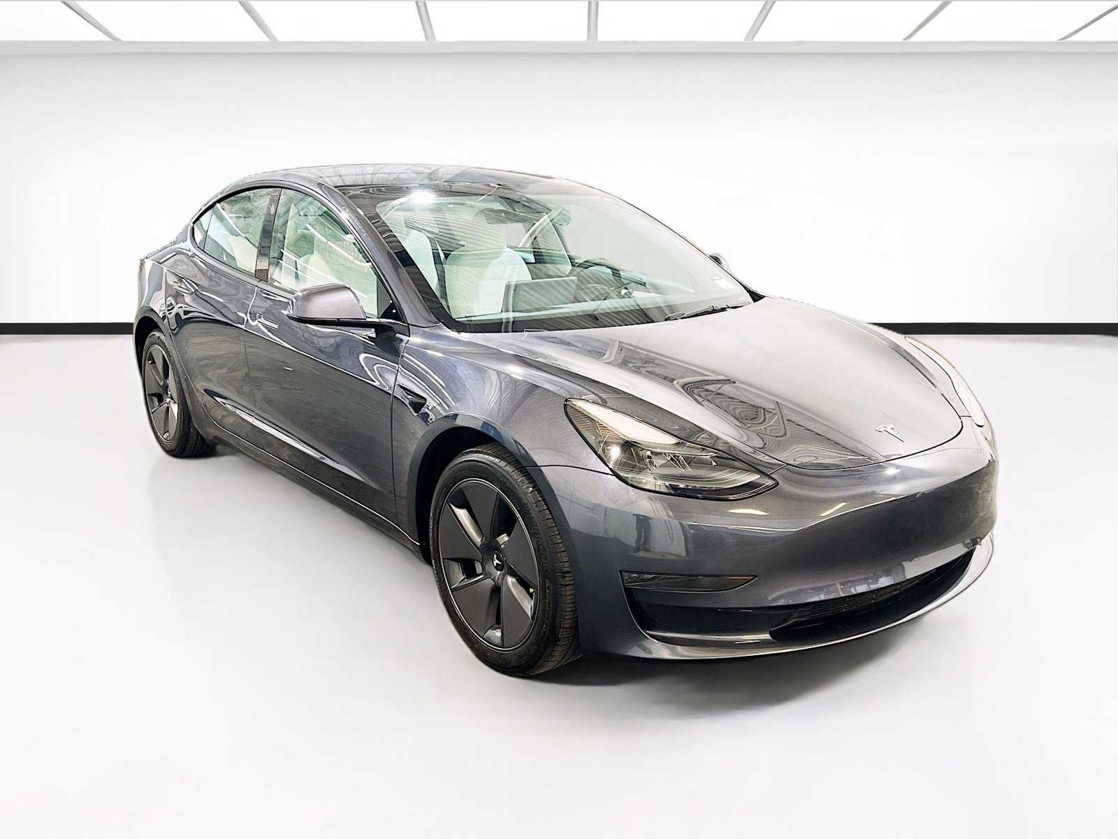 Used 2023 Tesla Model 3 Standard Range image 3