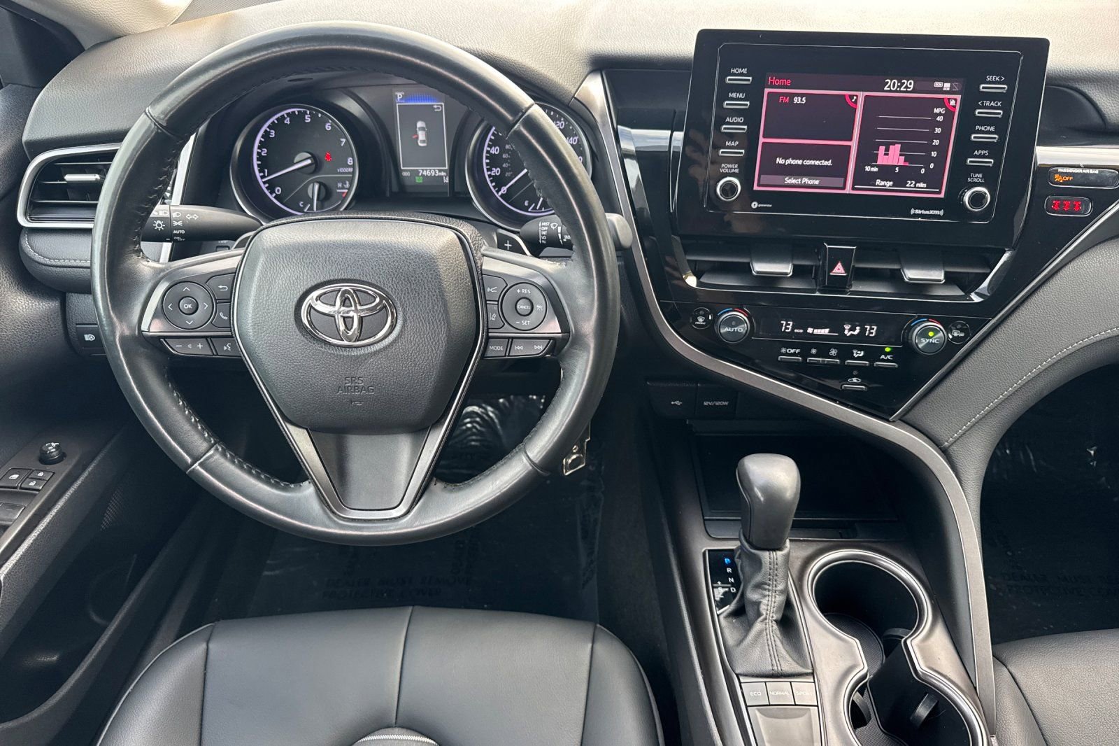 Used 2023 Toyota Camry SE image 18