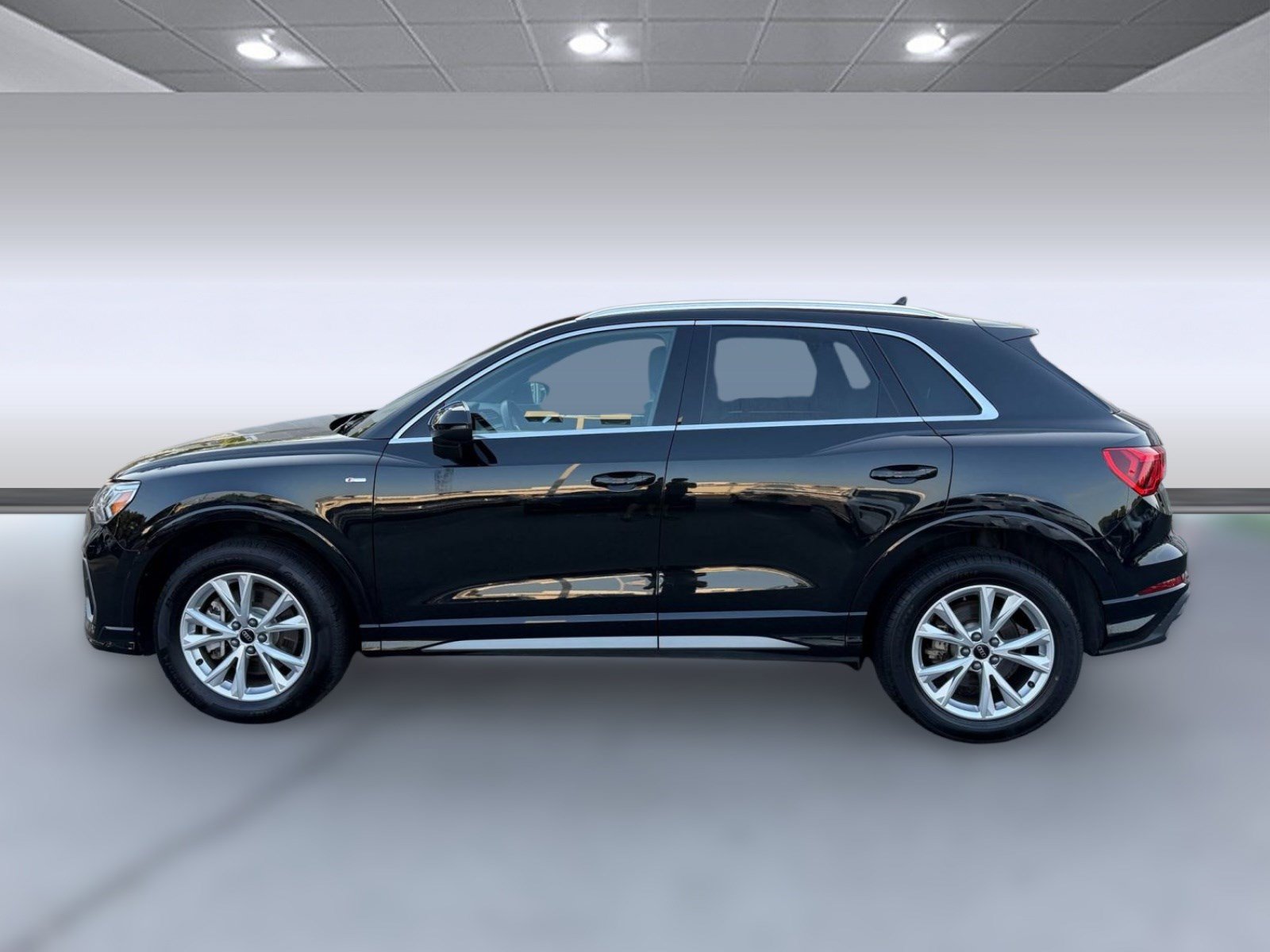 Used 2025 Audi Q3 2.0T Premium AWD/4WD image 2