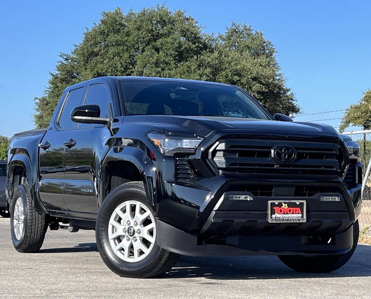 Used 2025 Toyota Tacoma SR5 RWD image 2