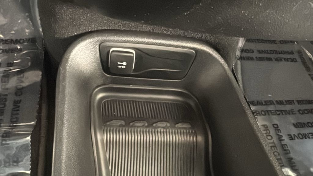 Used 2025 Chrysler Pacifica Select image 31