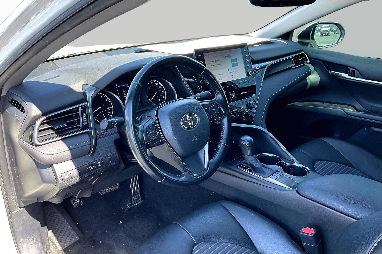 Used 2022 Toyota Camry SE w/ Audio Upgrade Package FWD image 12