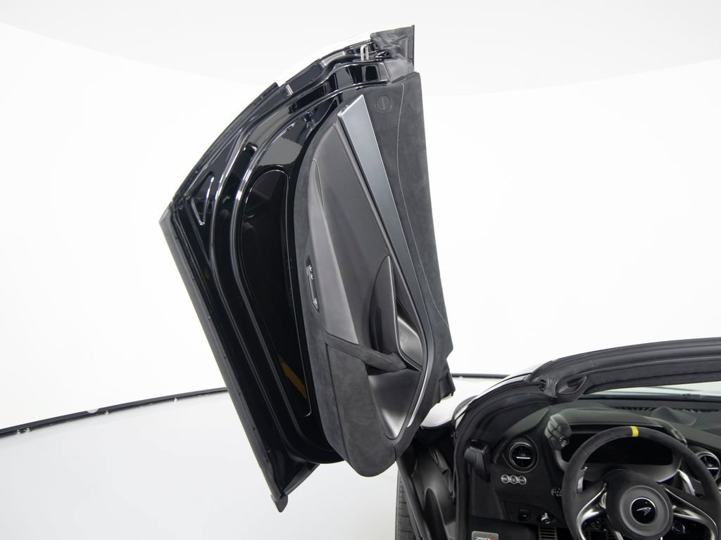 Used 2024 McLaren 750S Spider RWD image 10