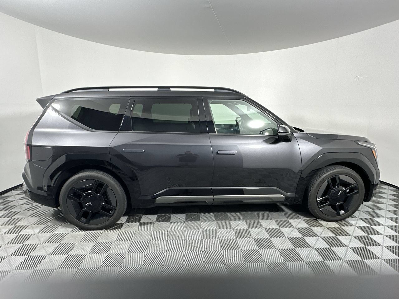 Certified 2024 Kia EV9 GT-Line AWD/4WD image 2