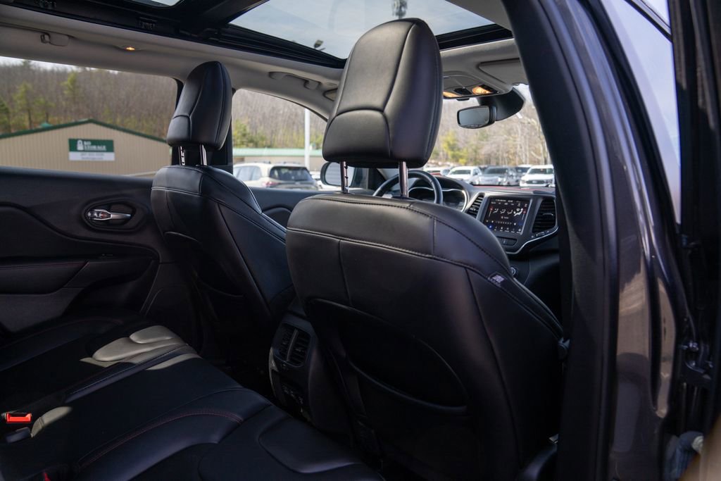 Used 2021 Jeep Cherokee Trailhawk w/ Sun, Sound & Nav Group AWD/4WD image 15