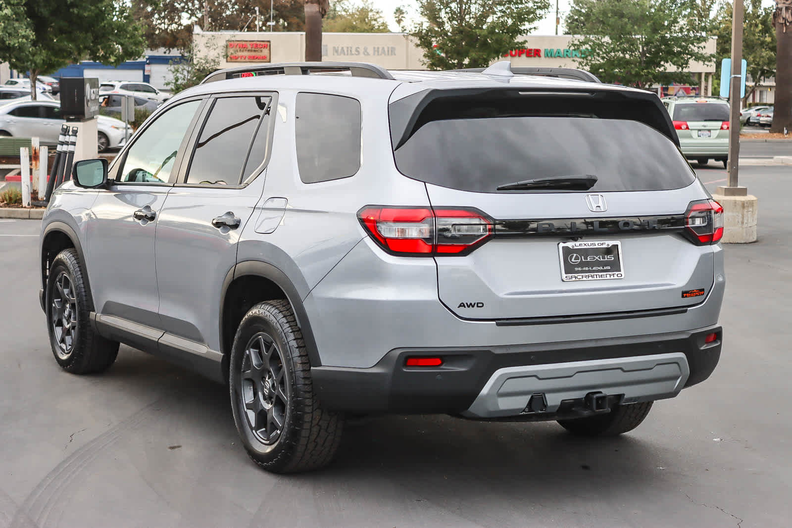 Used 2023 Honda Pilot TrailSport image 2