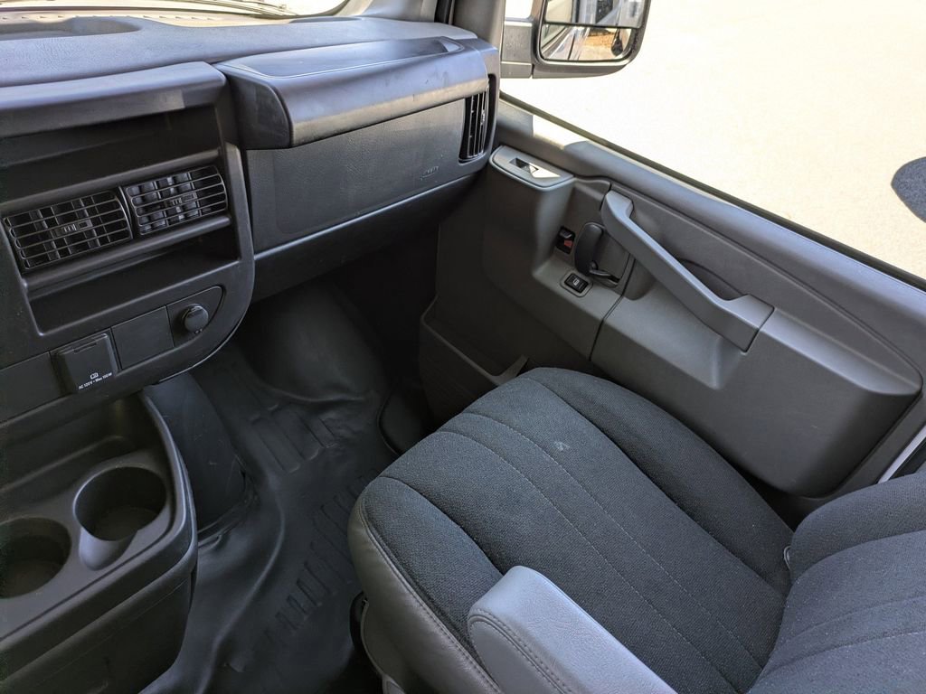 Used 2024 GMC Savana 2500 w/ Driver Convenience Package RWD image 21