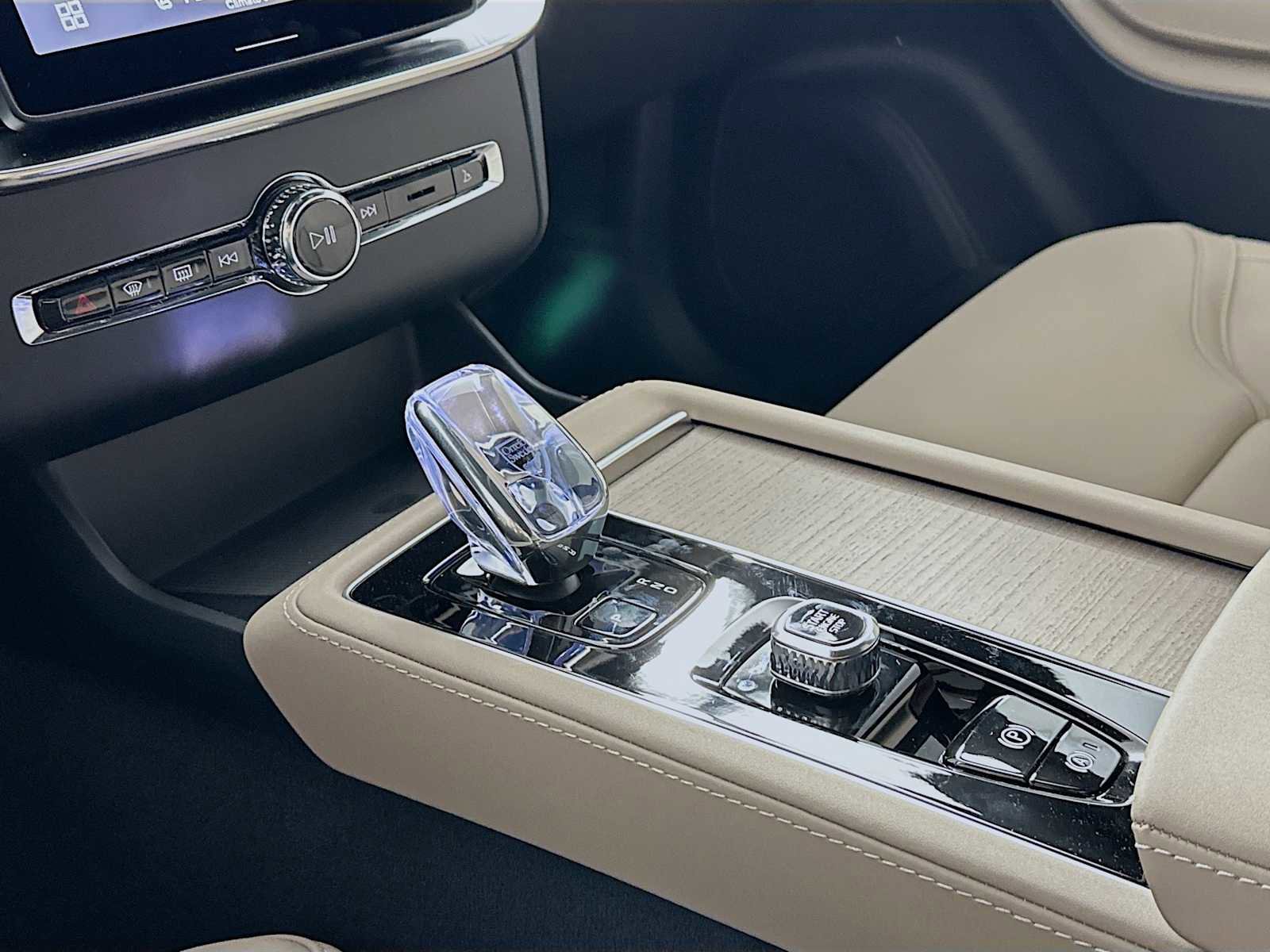 New 2026 Volvo XC90 B6 Plus w/ Protection Package image 16