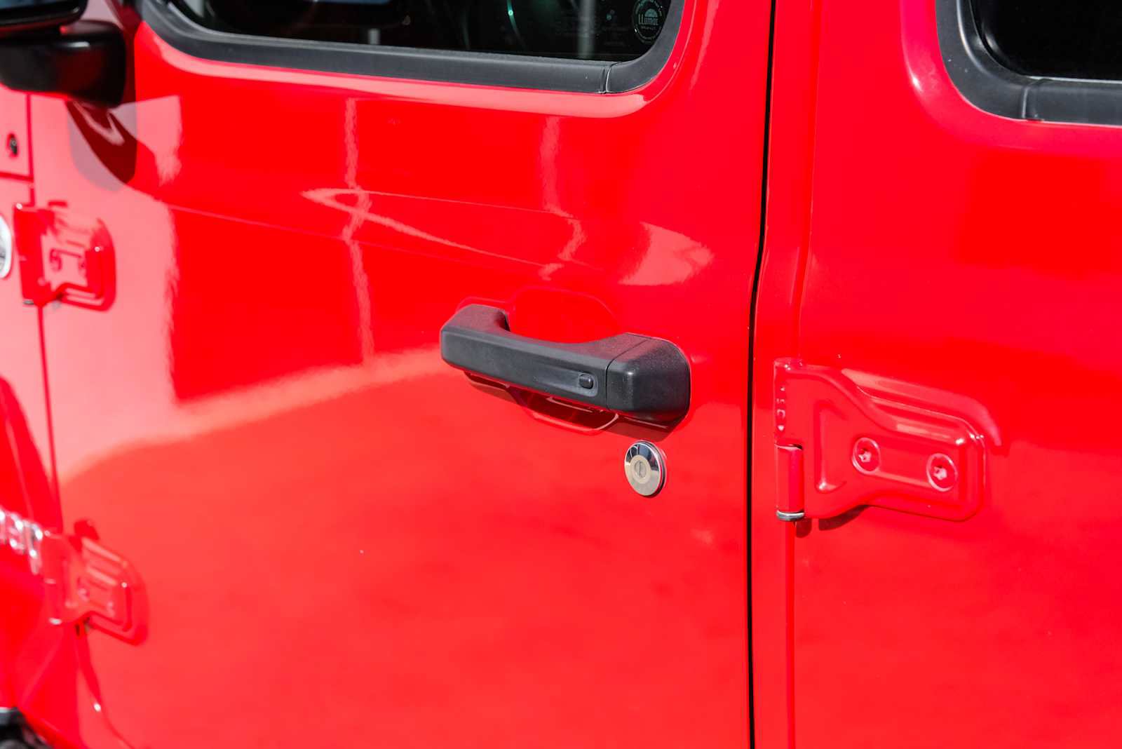 Used 2020 Jeep Gladiator Overland w/ LED Lighting Group AWD/4WD image 17