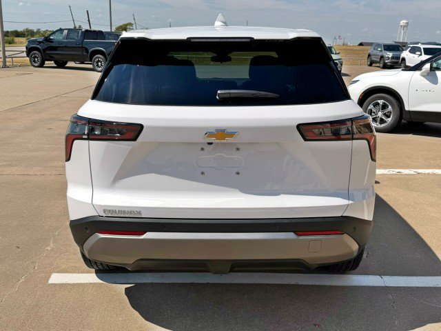 New 2027 Chevrolet Equinox LT w/ Convenience Package II FWD image 4