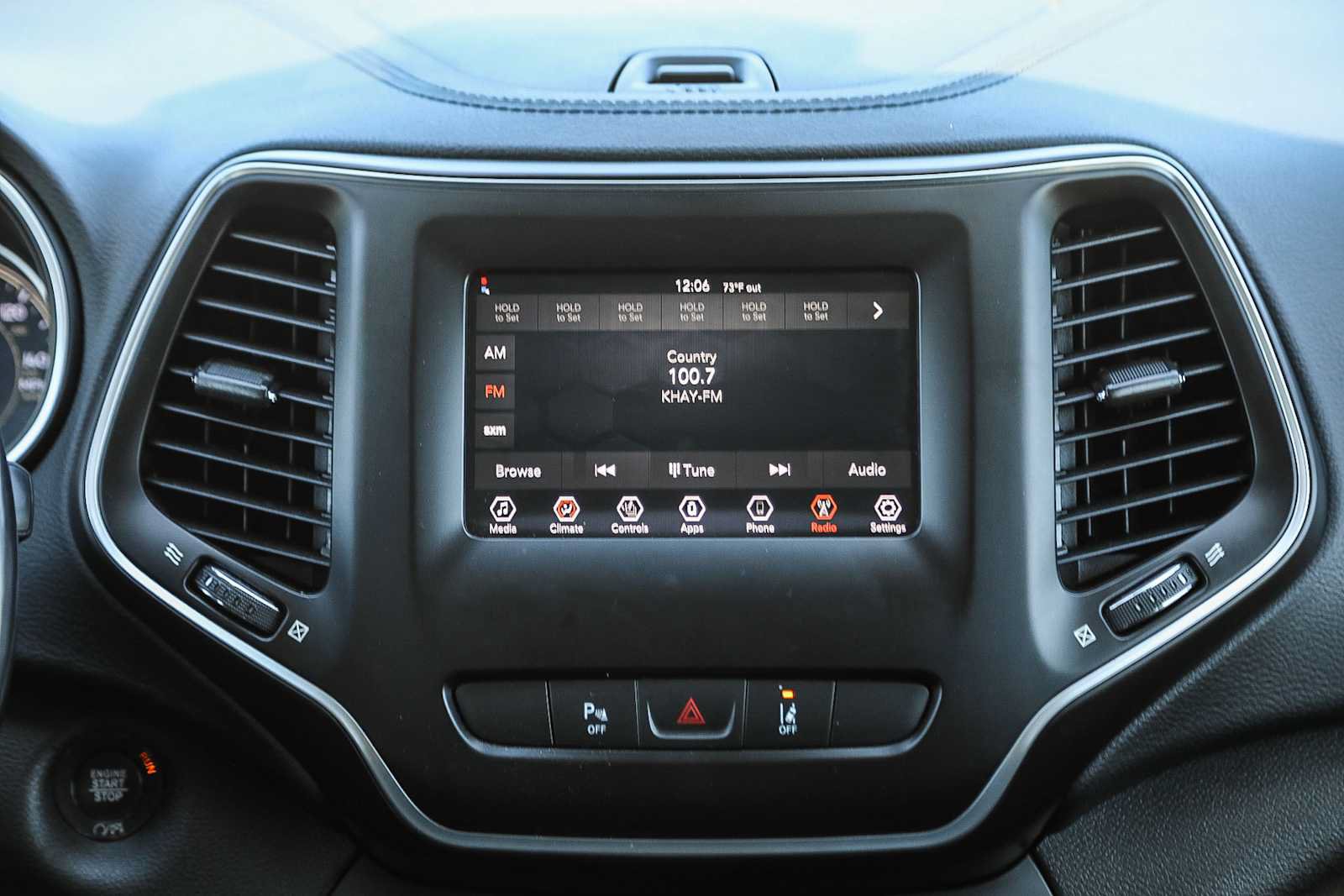 Used 2021 Jeep Cherokee Latitude Lux FWD image 14