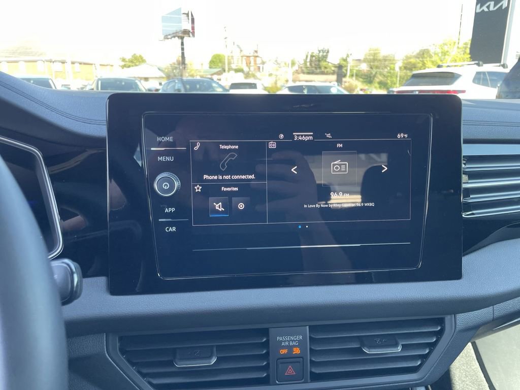 Used 2025 Volkswagen Jetta Sport image 11