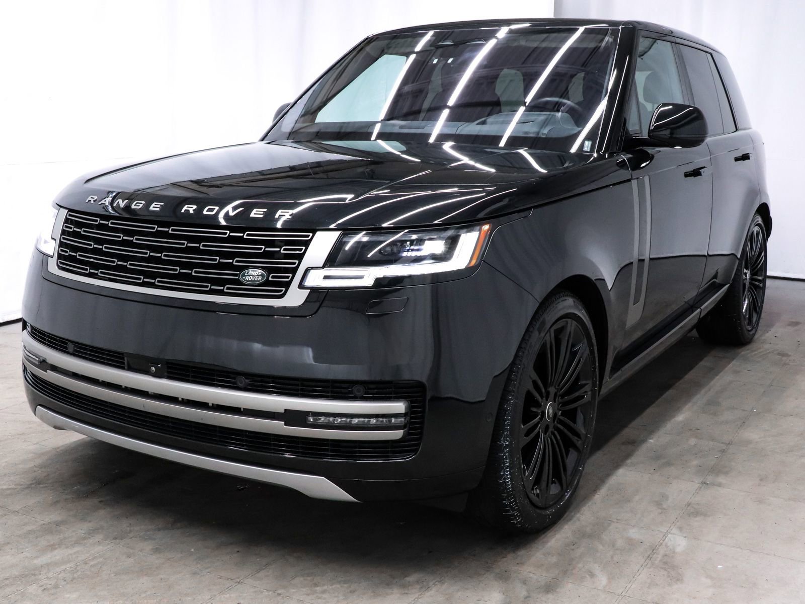 Used 2023 Land Rover Range Rover SE image 3