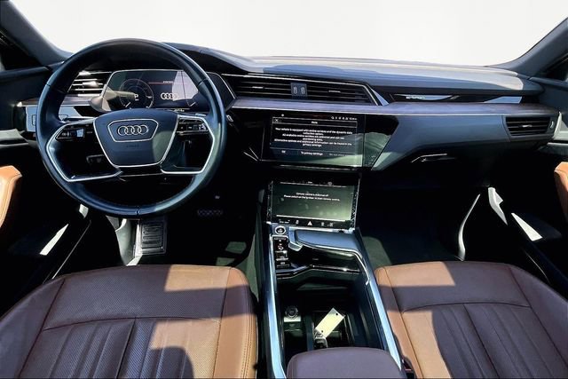 Used 2022 Audi e-tron Premium Plus w/ Premium Plus Package image 15