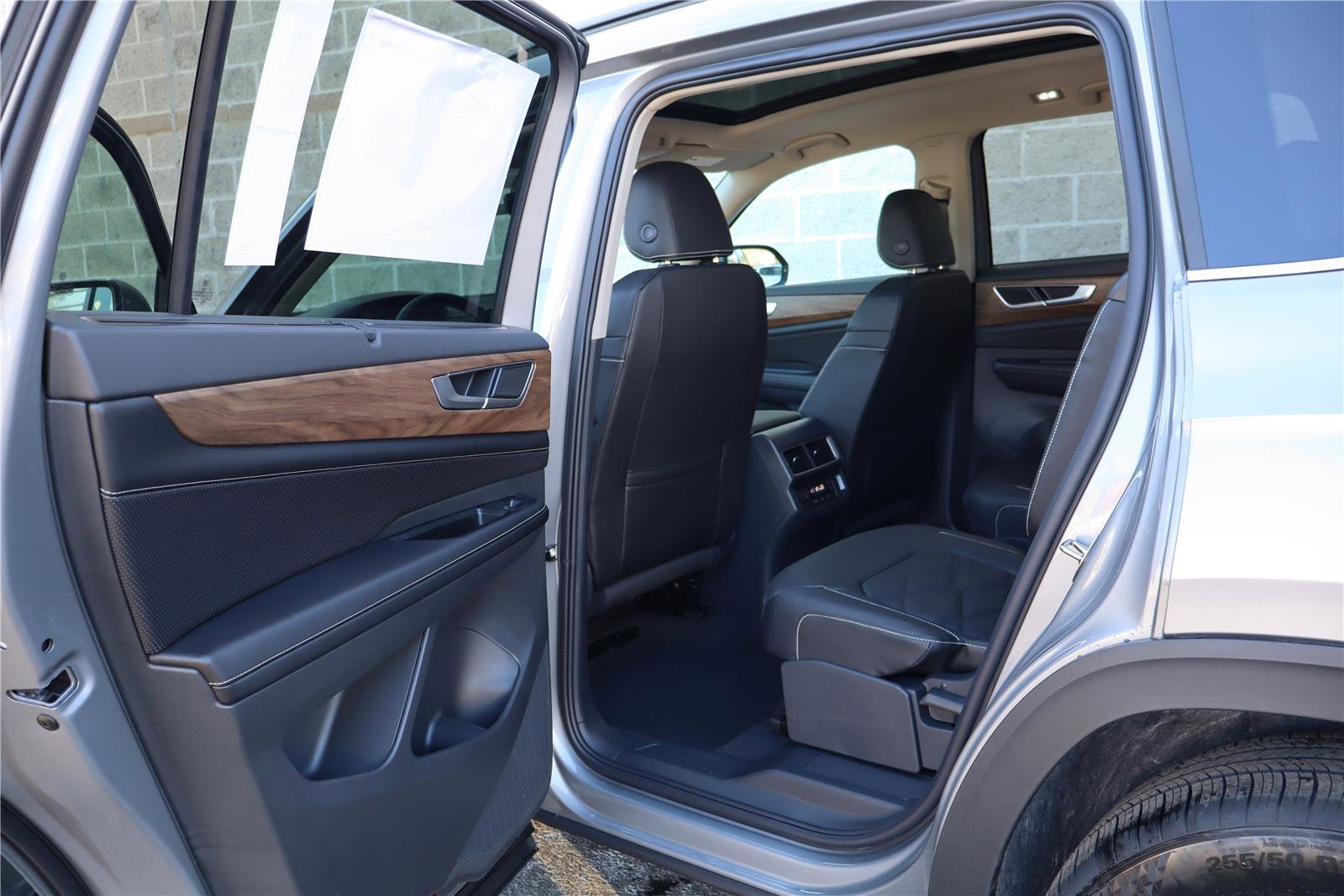 New 2026 Volkswagen Atlas SE image 22