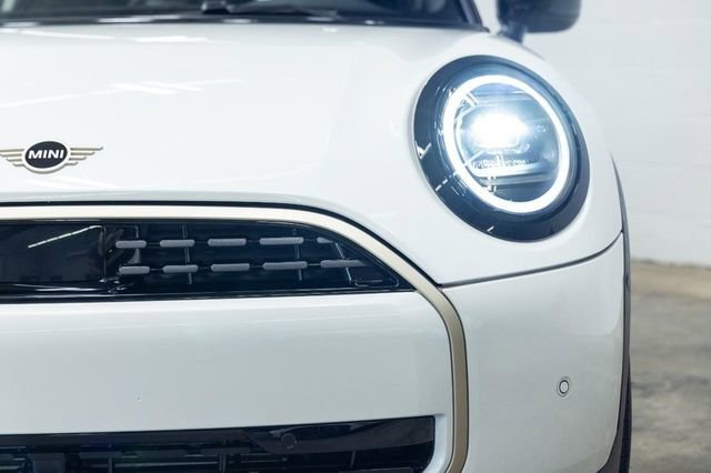 Used 2025 MINI Cooper 4-Door Hardtop image 8