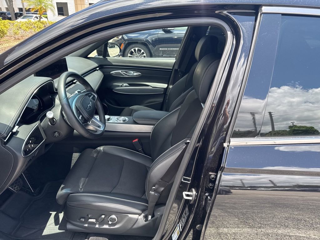 Used 2025 Genesis GV70 2.5T w/ Sport Prestige Package AWD/4WD image 15