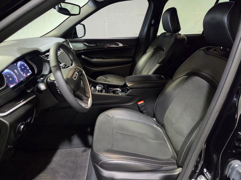 Used 2023 Jeep Grand Cherokee Altitude image 11