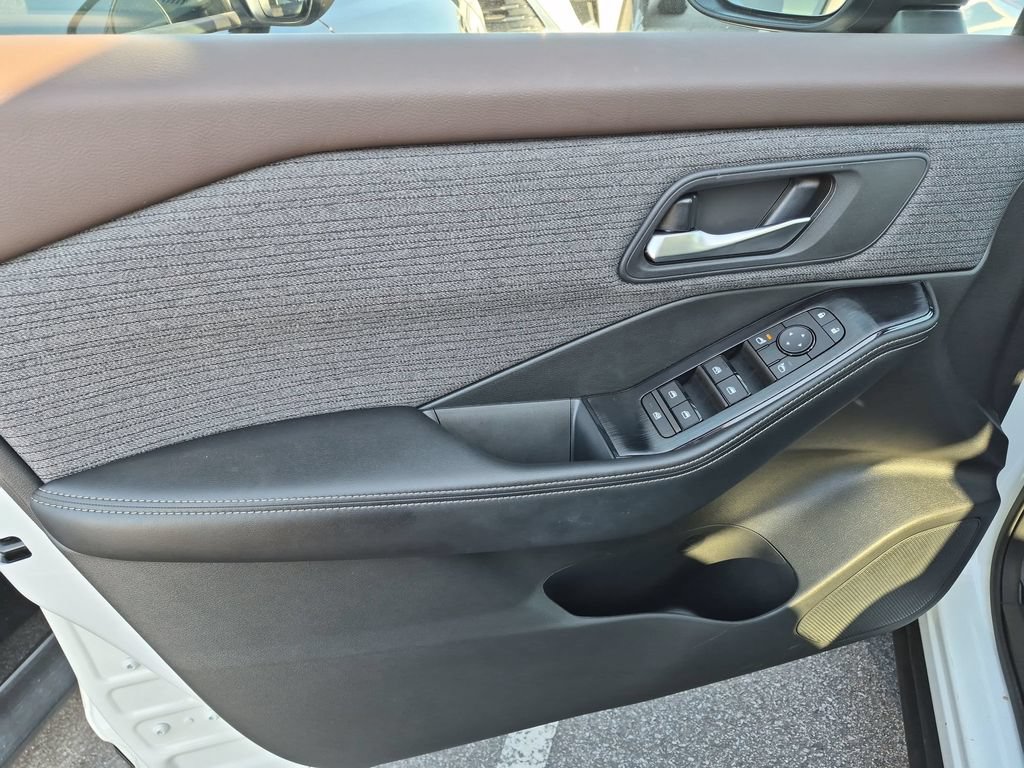 Used 2023 Nissan Rogue SV FWD image 10