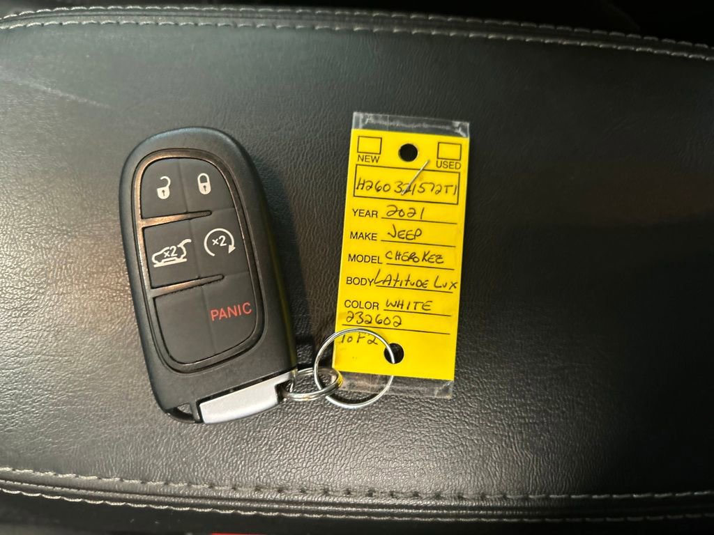 Used 2021 Jeep Cherokee Latitude Lux w/ Comfort/Convenience Group image 33