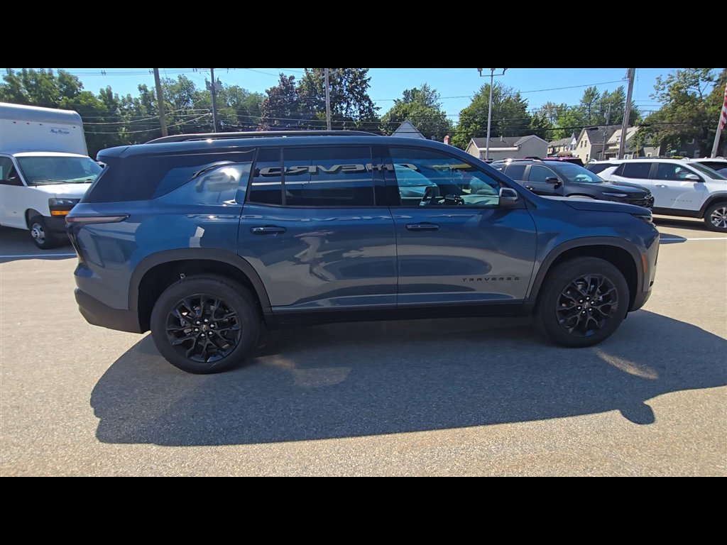 New 2026 Chevrolet Traverse LT w/ Midnight/Sport Edition image 9