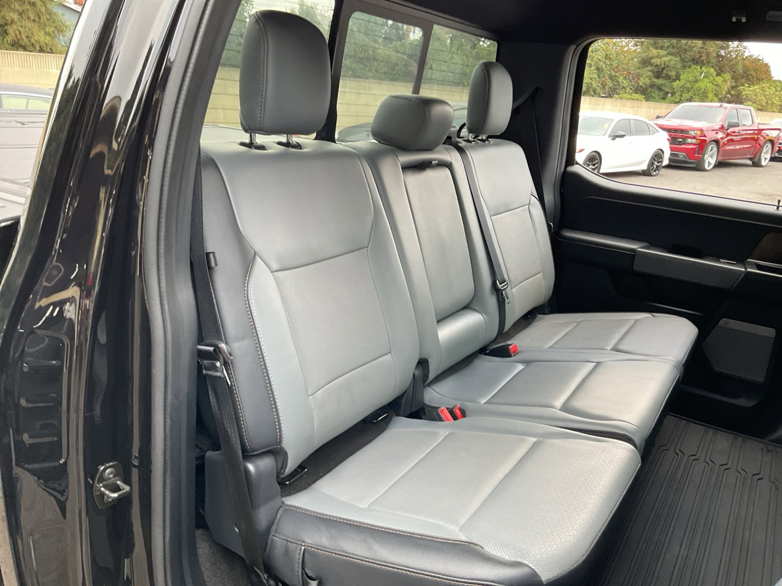 Used 2022 Ford F150 Lightning Lariat image 21