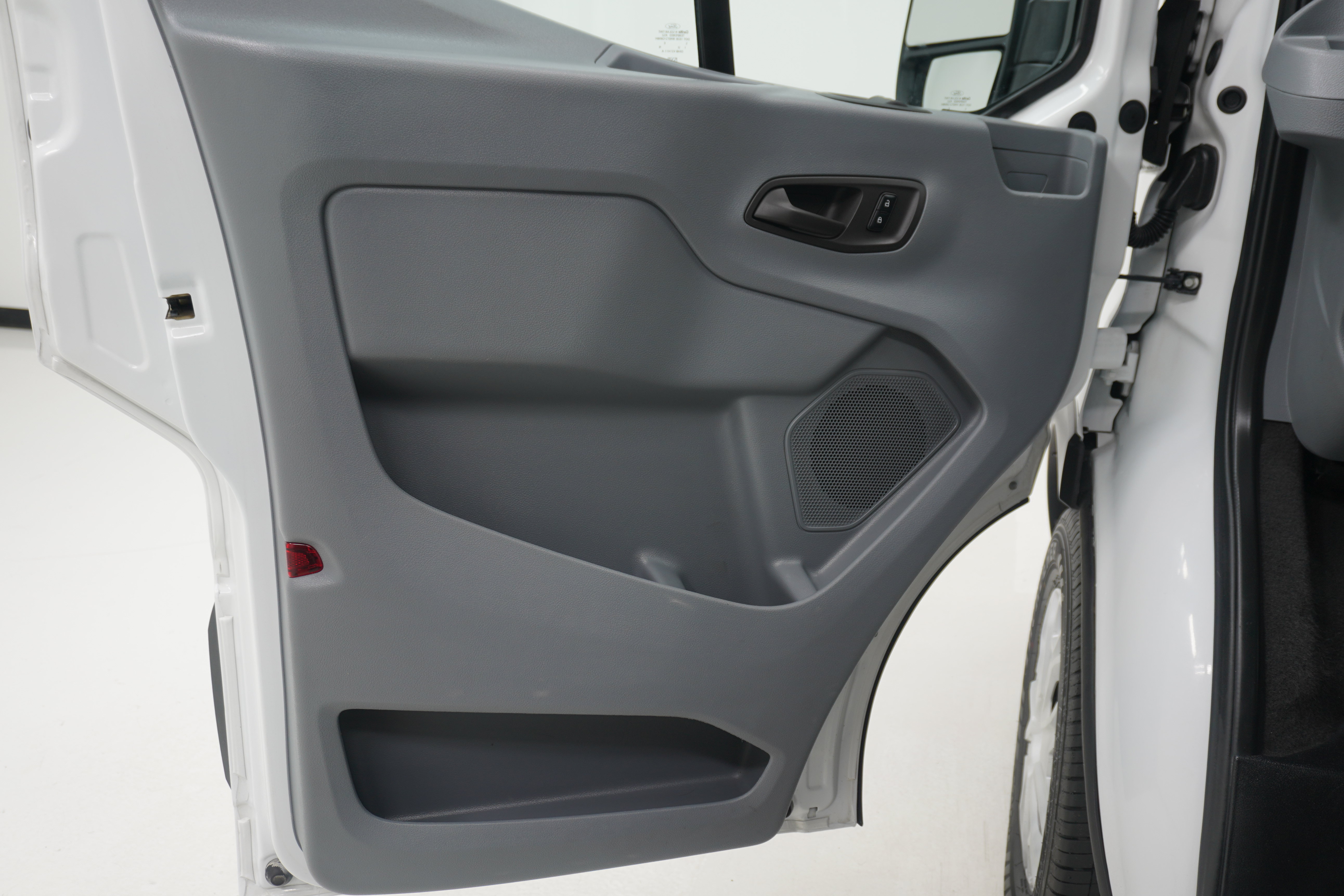 Used 2015 Ford Transit 350 XLT RWD image 12