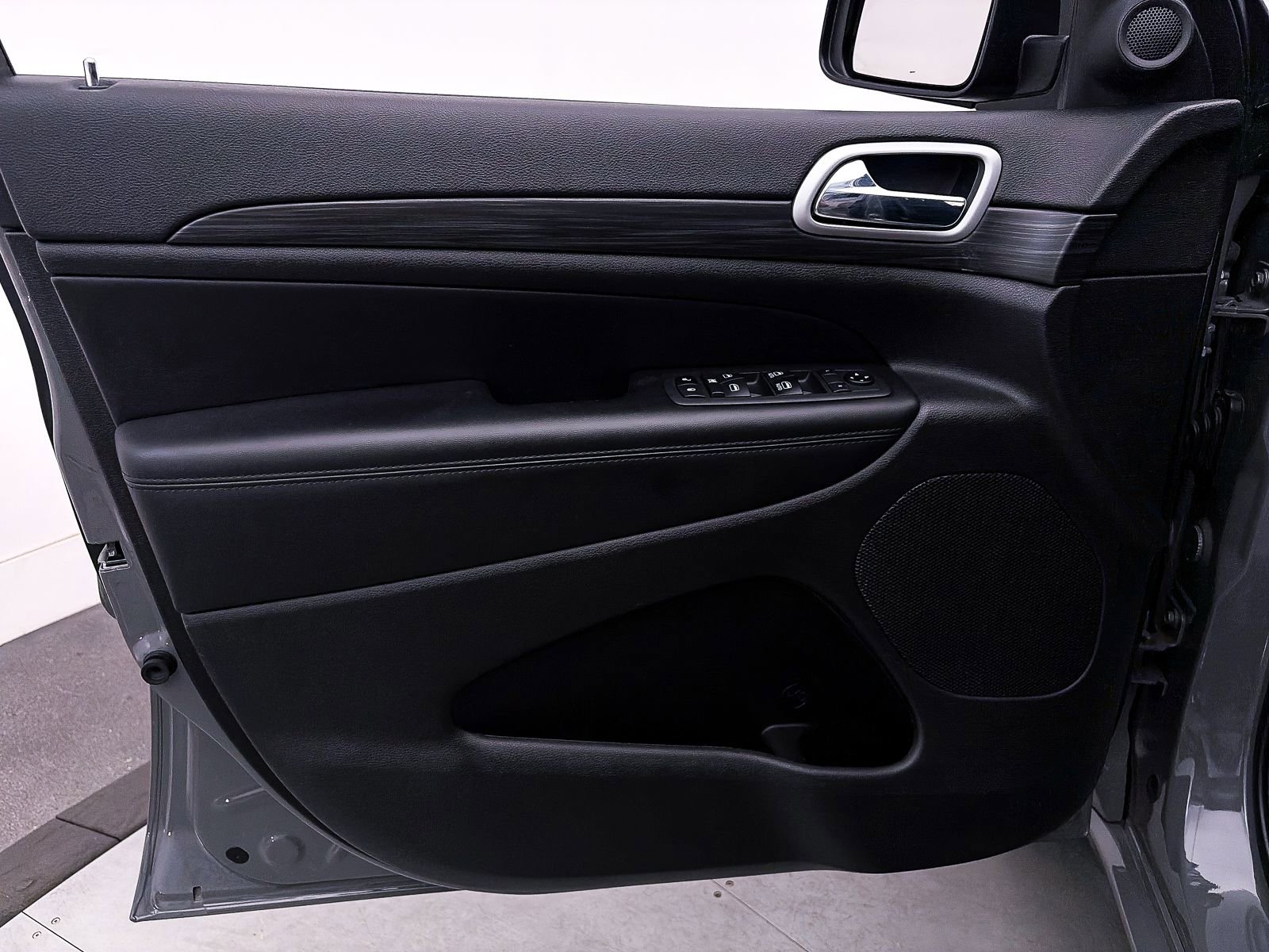 Used 2021 Jeep Grand Cherokee Laredo X RWD image 10