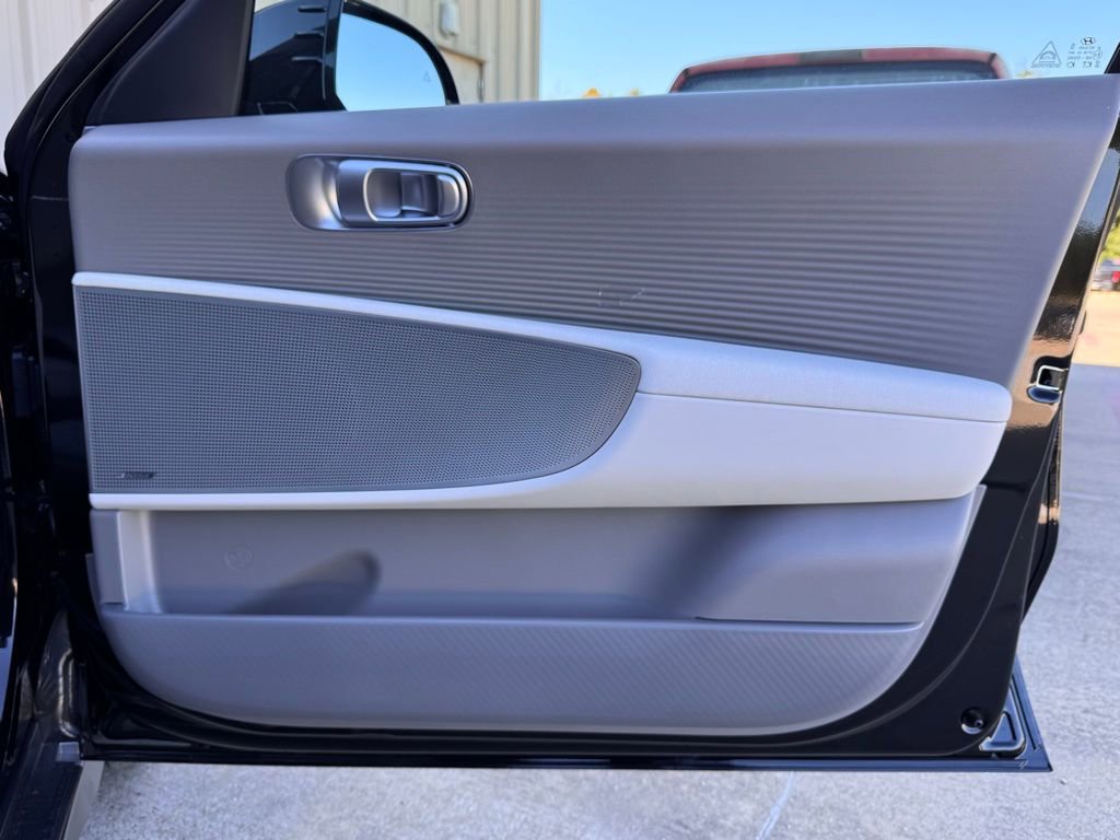 New 2025 Hyundai Ioniq 6 Limited image 22