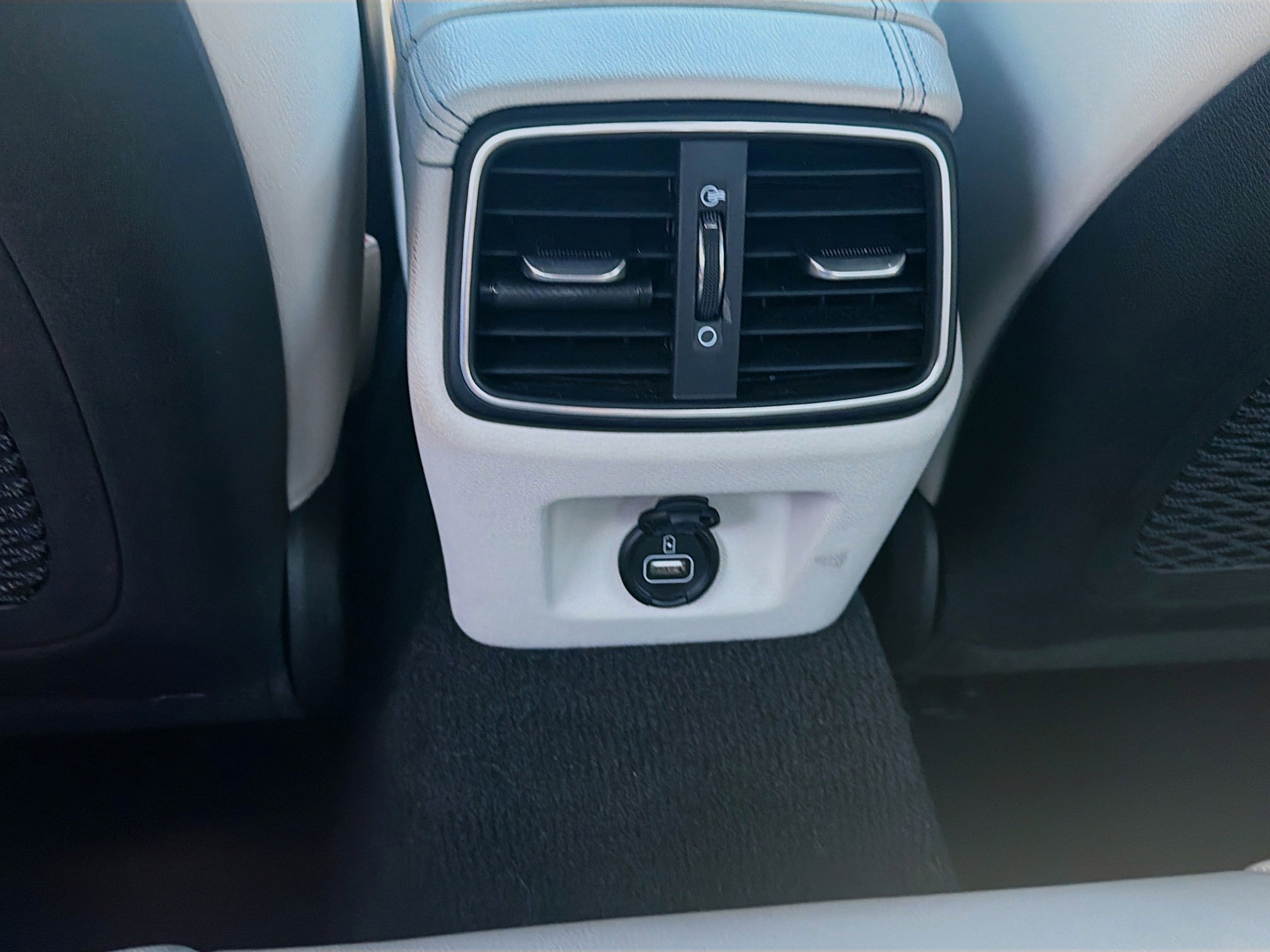 Used 2022 Genesis G70 3.3T image 24