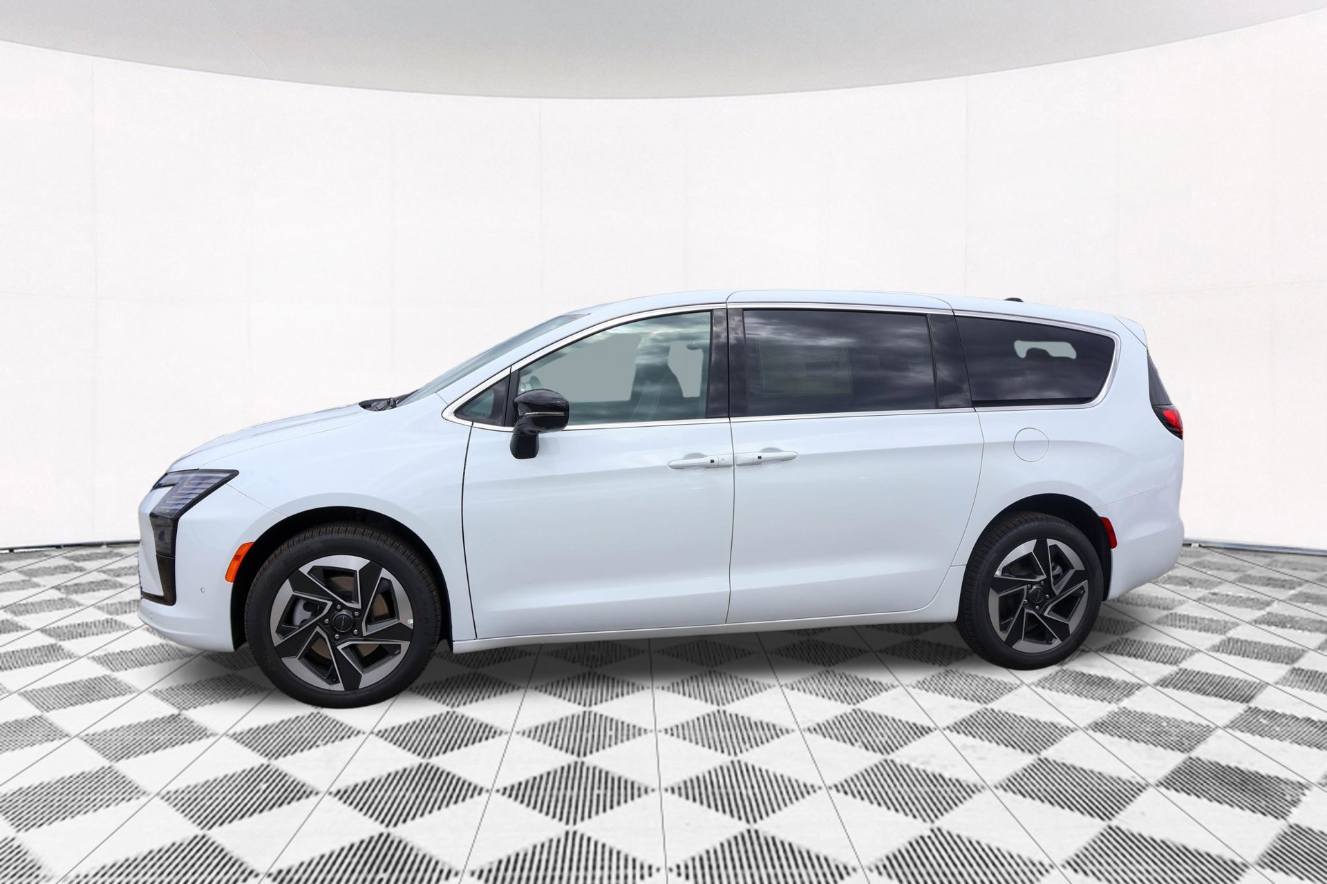 New 2027 Chrysler Pacifica Limited AWD/4WD image 8