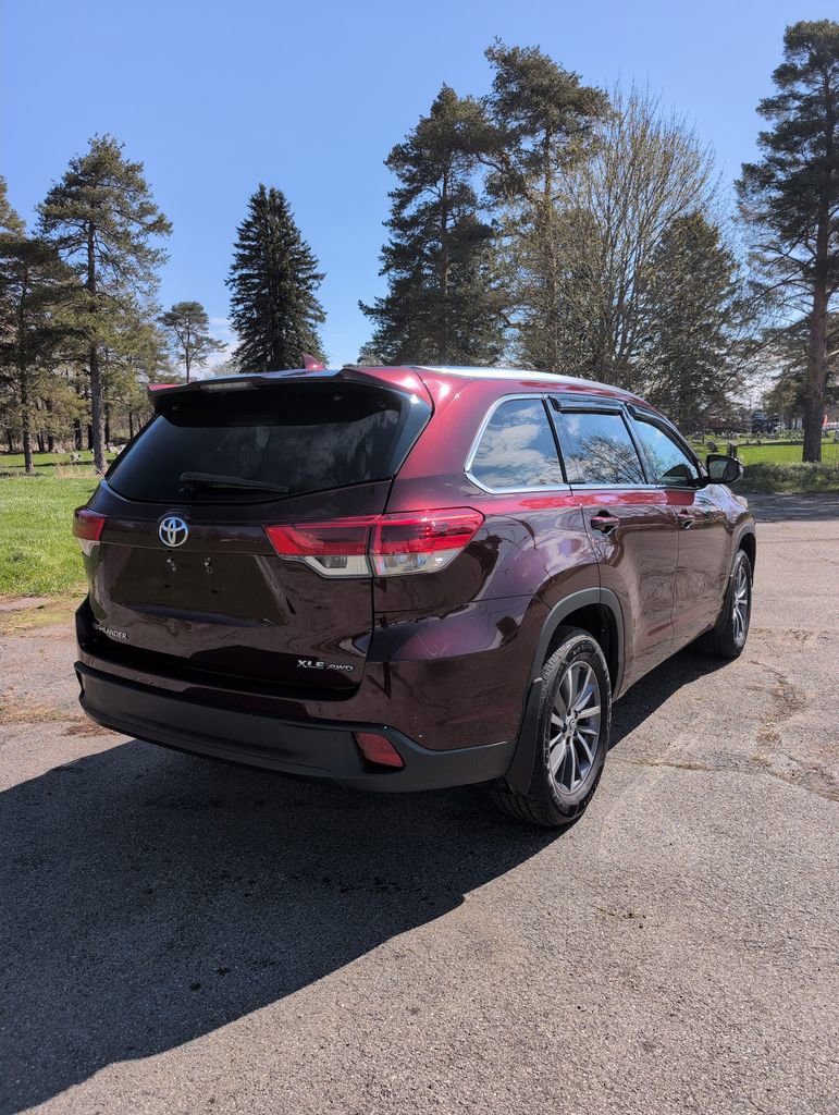 Used 2018 Toyota Highlander XLE AWD/4WD image 50