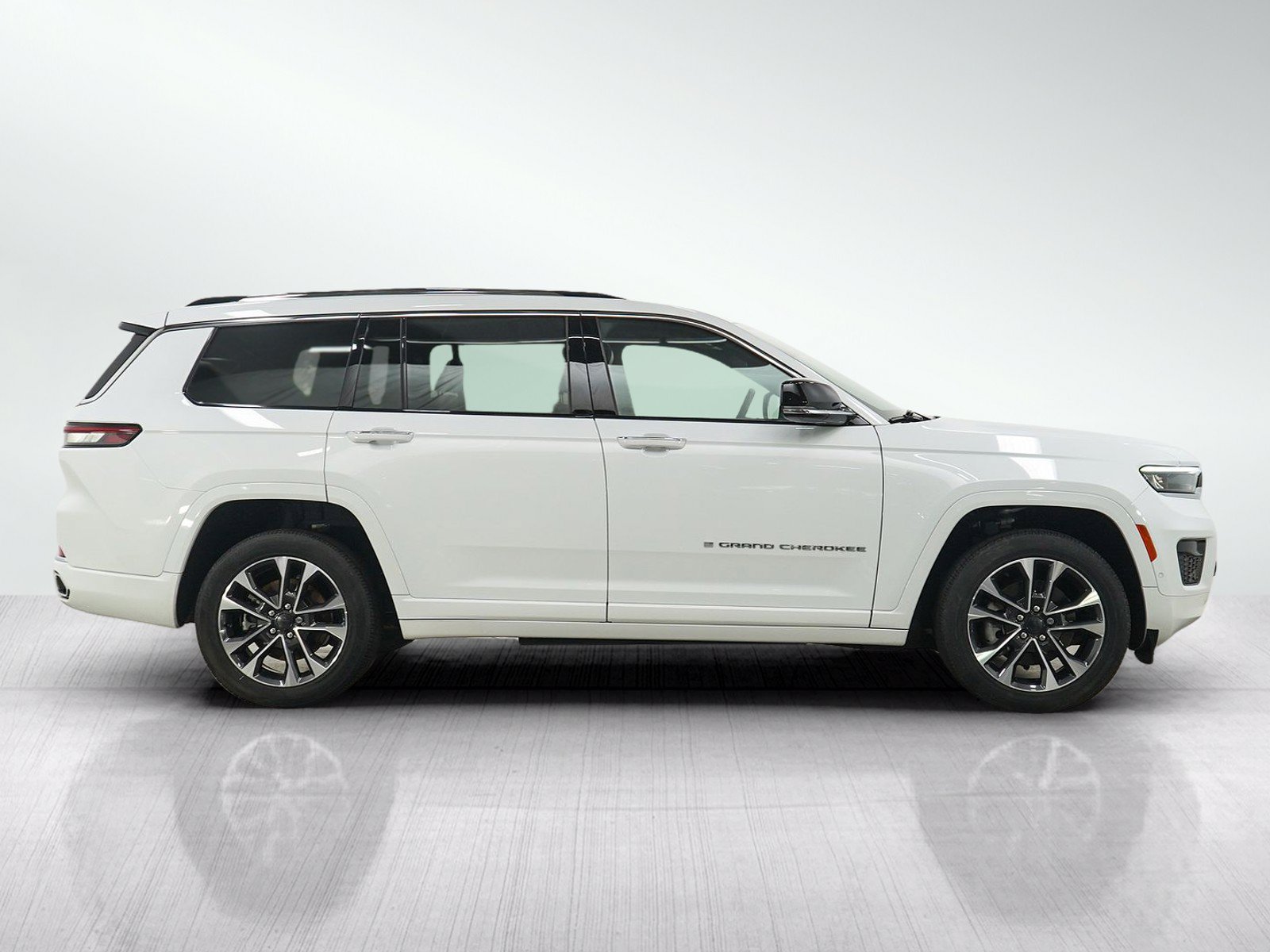 Used 2021 Jeep Grand Cherokee L Overland w/ Advanced Protech Group III AWD/4WD image 6