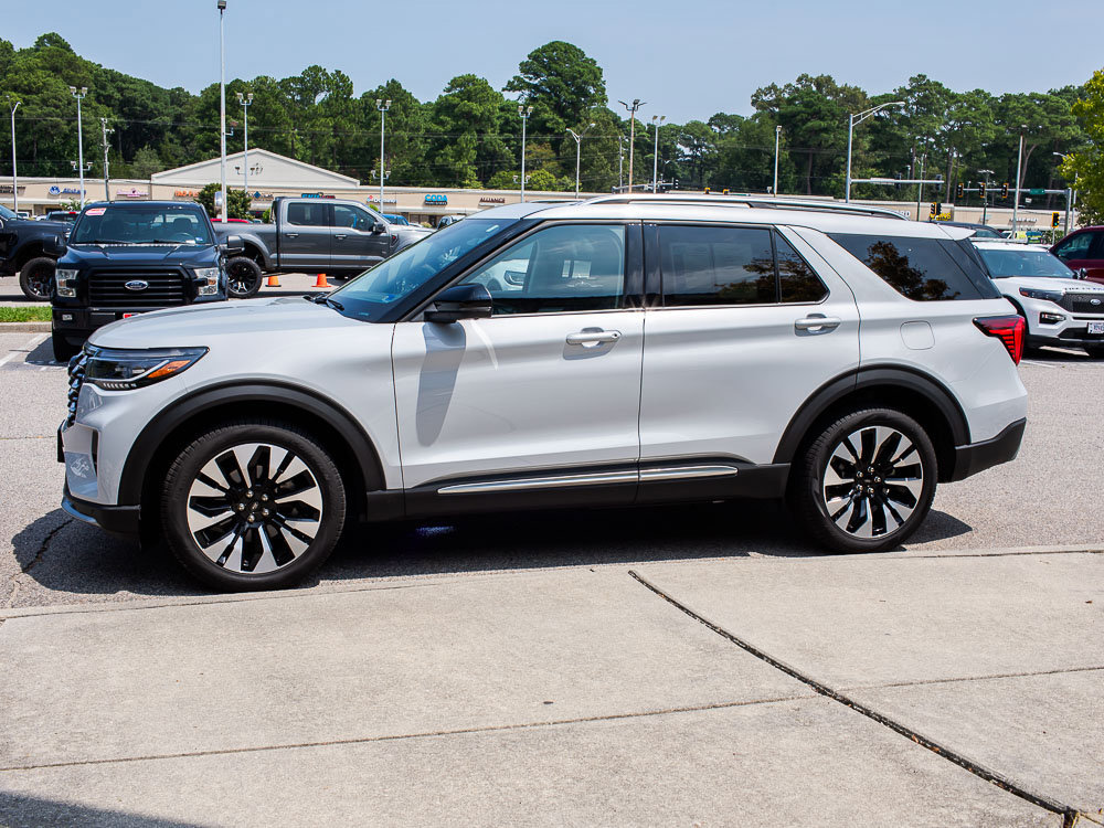 Used 2026 Ford Explorer Platinum w/ LUX Leather Package AWD/4WD image 3