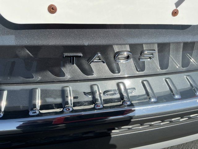 Used 2022 Volkswagen Taos SE image 6