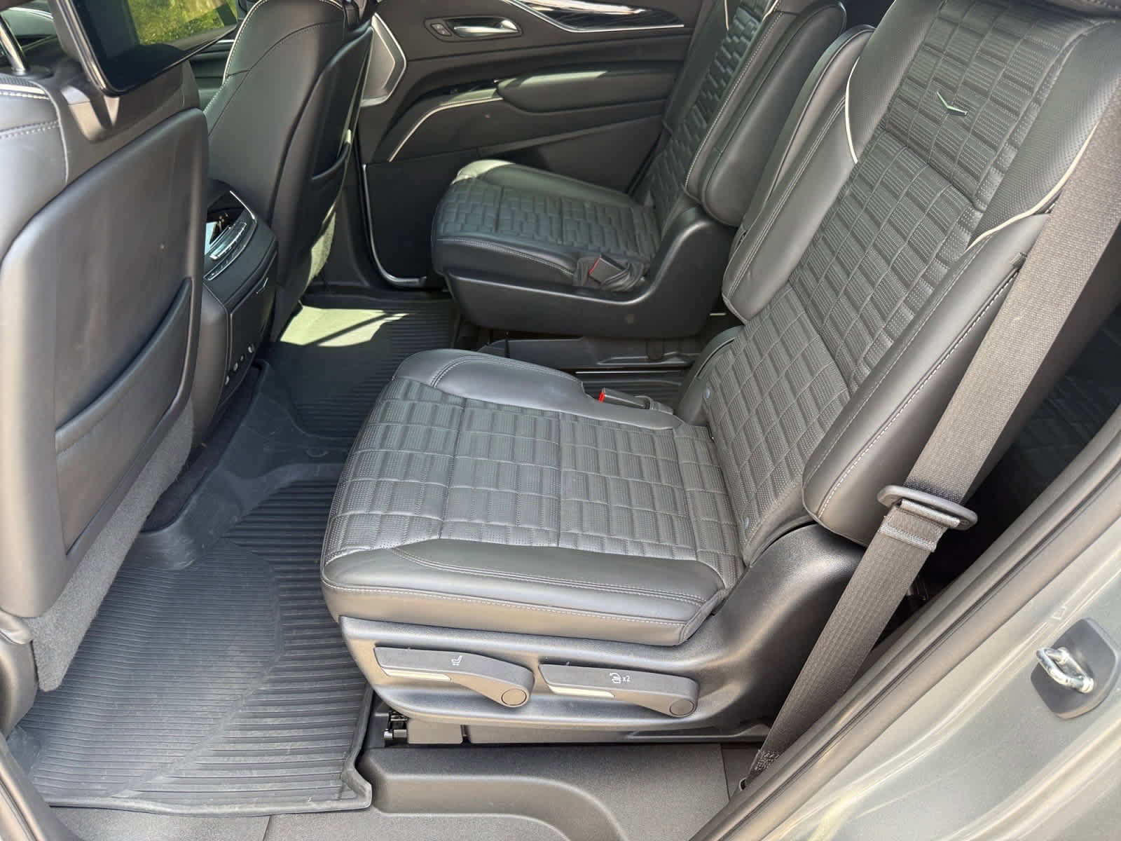Used 2023 Cadillac Escalade V AWD/4WD image 11