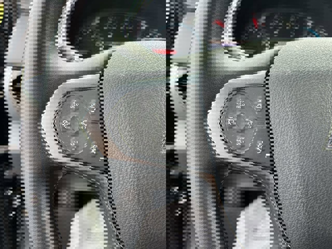 Used 2023 Chevrolet Traverse LT image 19