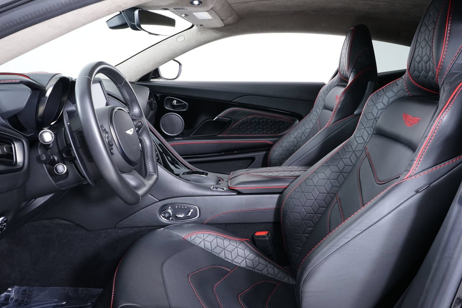 Used 2019 Aston Martin DBS Superleggera RWD image 5