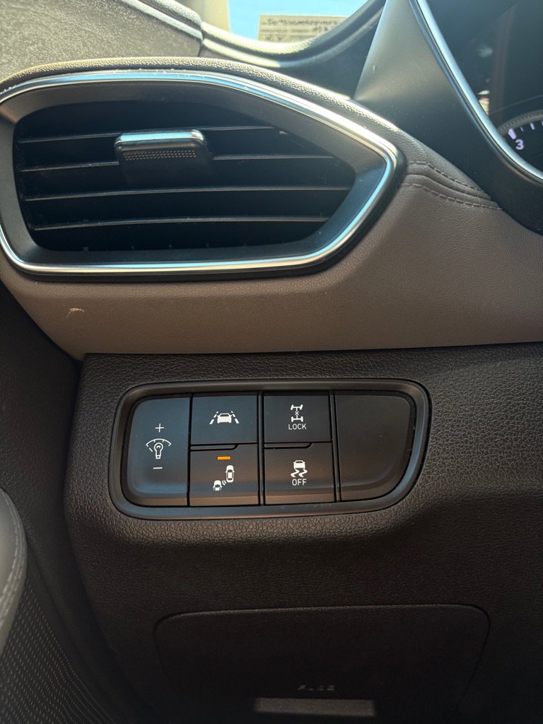 Used 2019 Hyundai Santa Fe SE AWD/4WD image 22