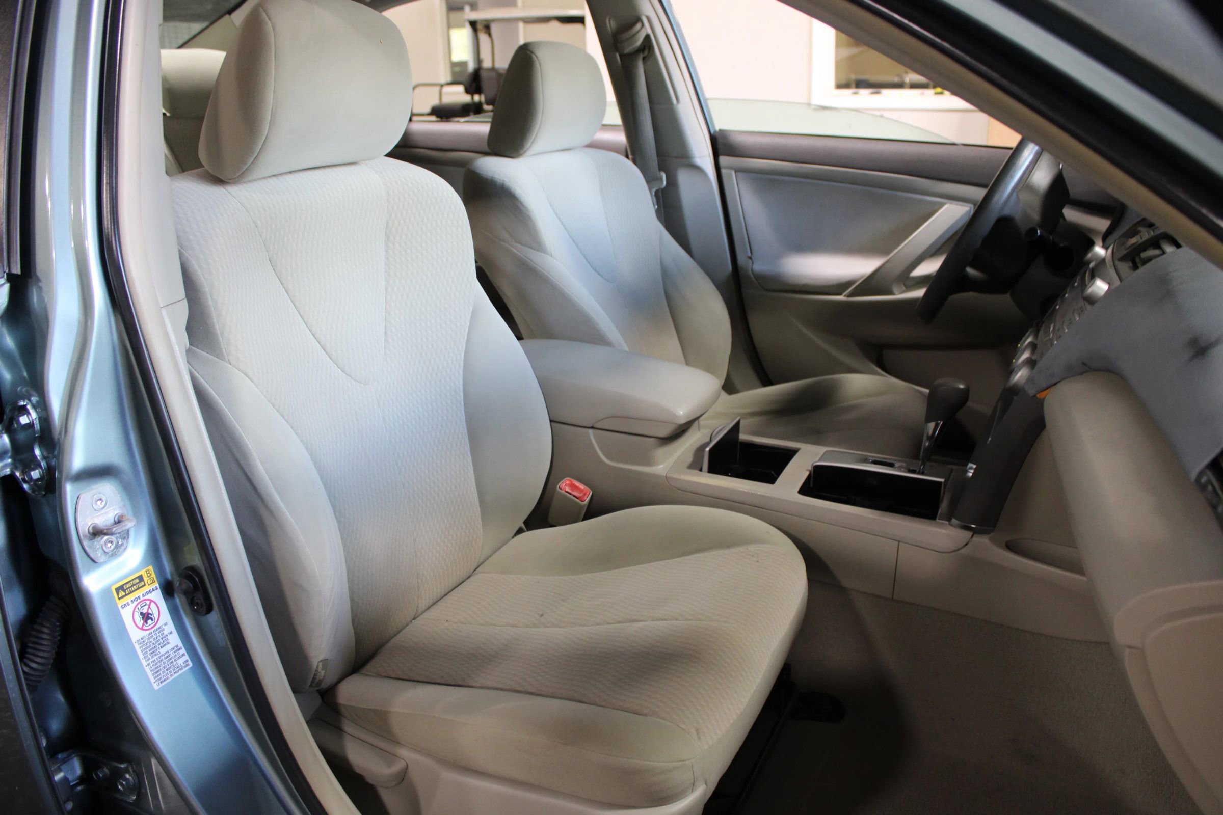 Used 2010 Toyota Camry LE image 25