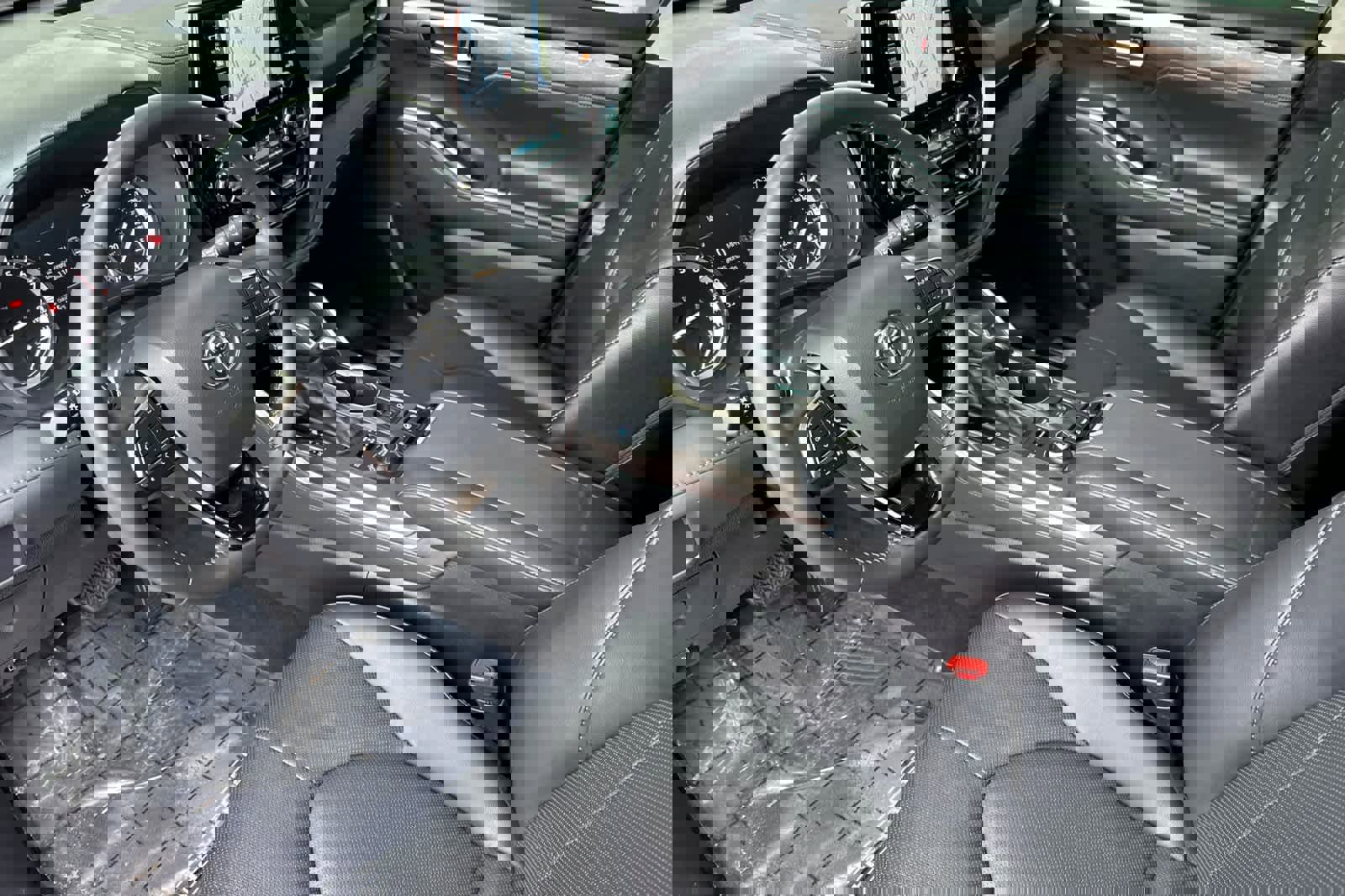 Used 2021 Toyota Highlander Limited image 11