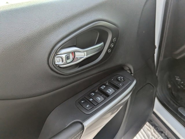 Used 2019 Jeep Cherokee Limited w/ Luxury Group image 11